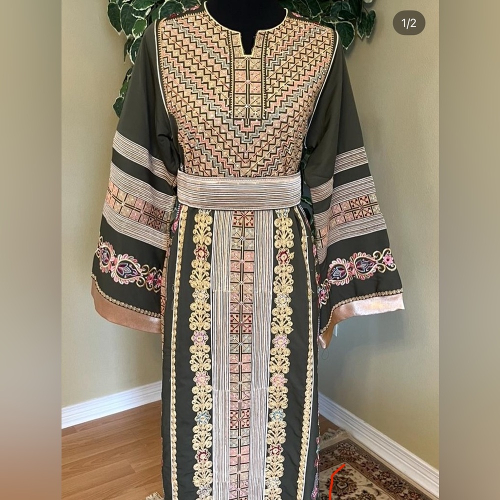 Palestinian Thobe